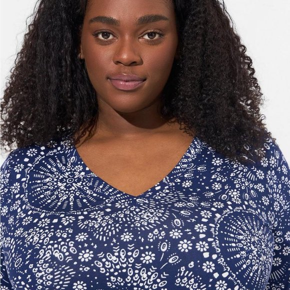 NWT Torrid Tunic Super Soft V-Neck Side Slit Tee - Picture 3 of 5